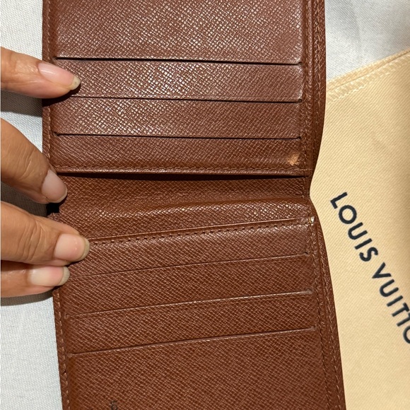 Louis Vuitton Men’s Bifold Wallet Brown Monogram Canvas Logo Accents - Picture 5 of 14